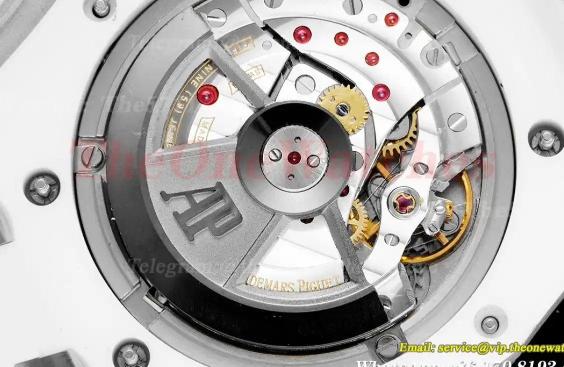 Royal Oak Offshore 44mm Ceramic RU White Stk APF A3126