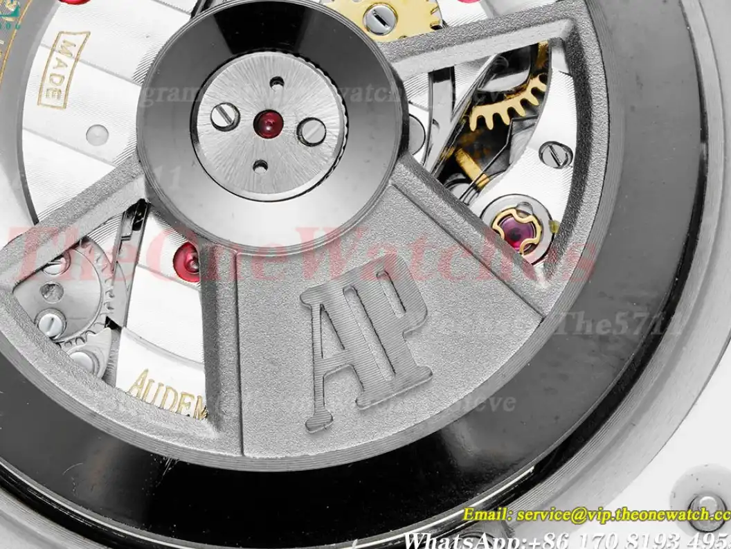 Royal Oak Offshore 44mm Ceramic RU White Stk APF A3126