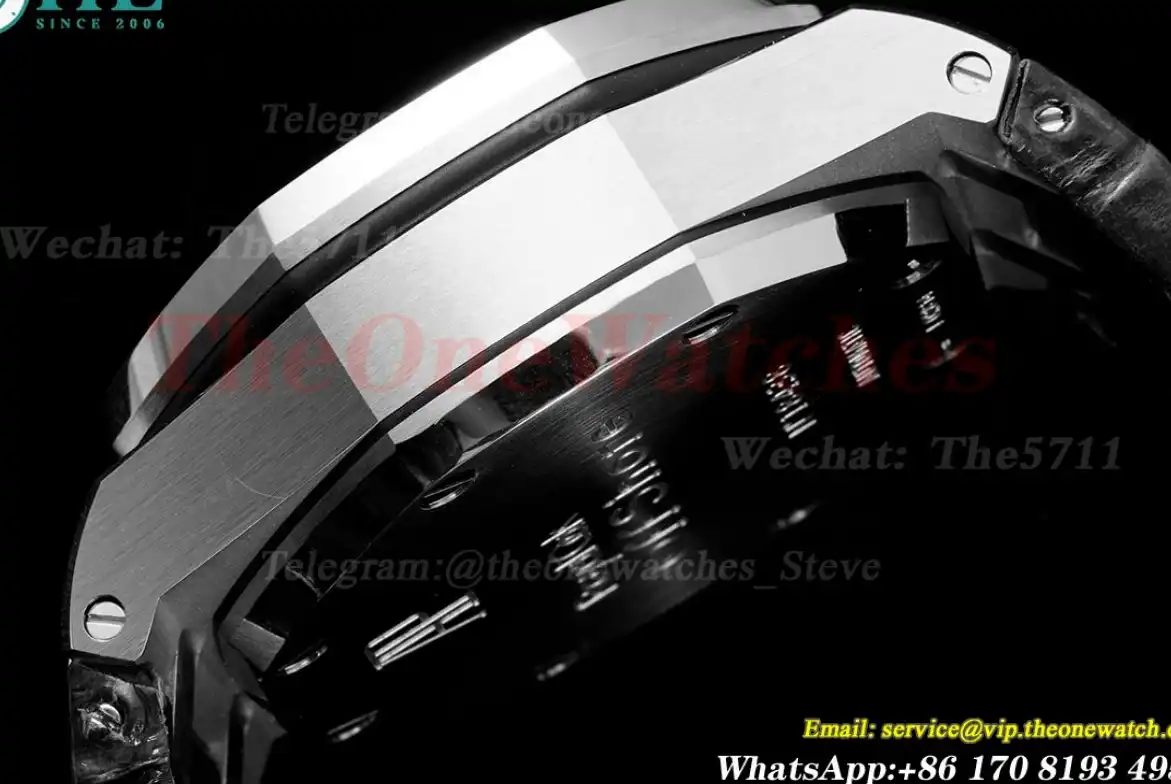 Royal Oak Offshore 42mm SS LE Wht Blk APF A3126