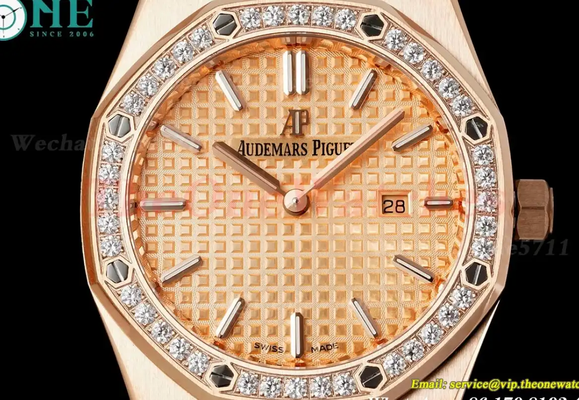 Royal Oak Ladies 67651 33mm Dia RG RG Gold ZF Swiss Qtz