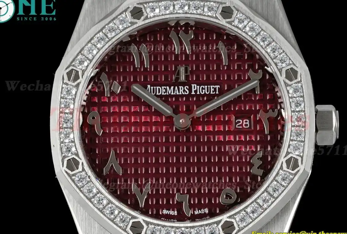 Royal Oak Ladies 67651 33mm Dia SS SS Red ZF Swiss Qtz