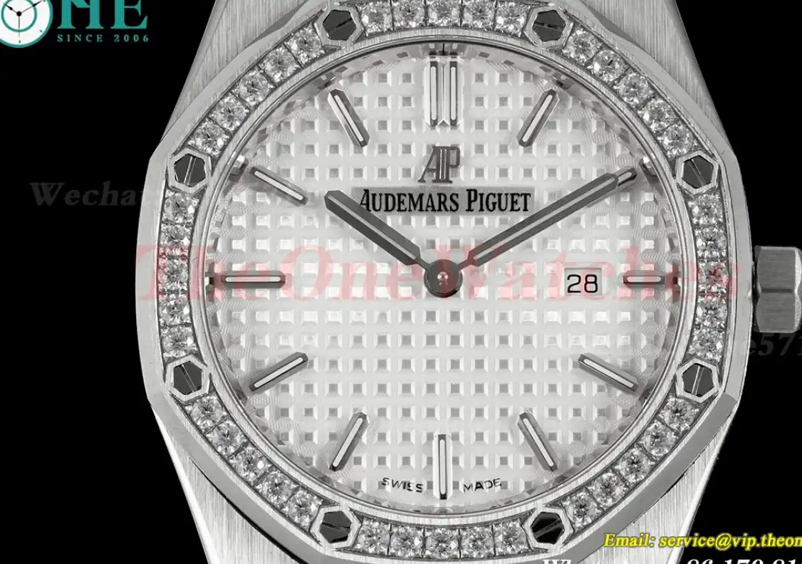 Royal Oak Ladies 67651 33mm Dia SS SS White ZF Swiss Qtz