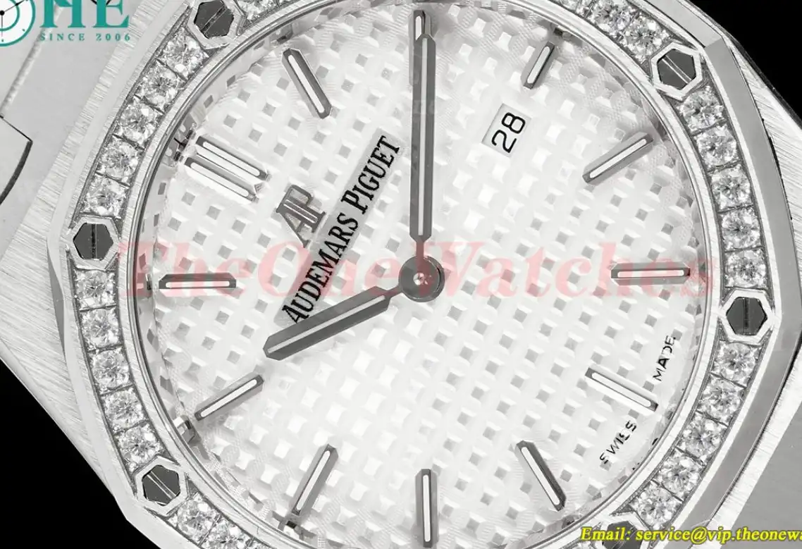 Royal Oak Ladies 67651 33mm Dia SS SS White ZF Swiss Qtz