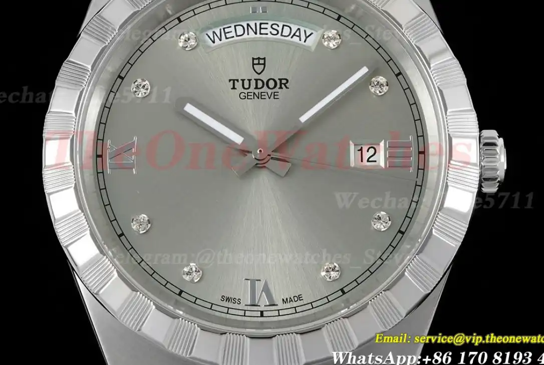 Royal Day-Date 41mm SS SS Silver Dia V7F A2824