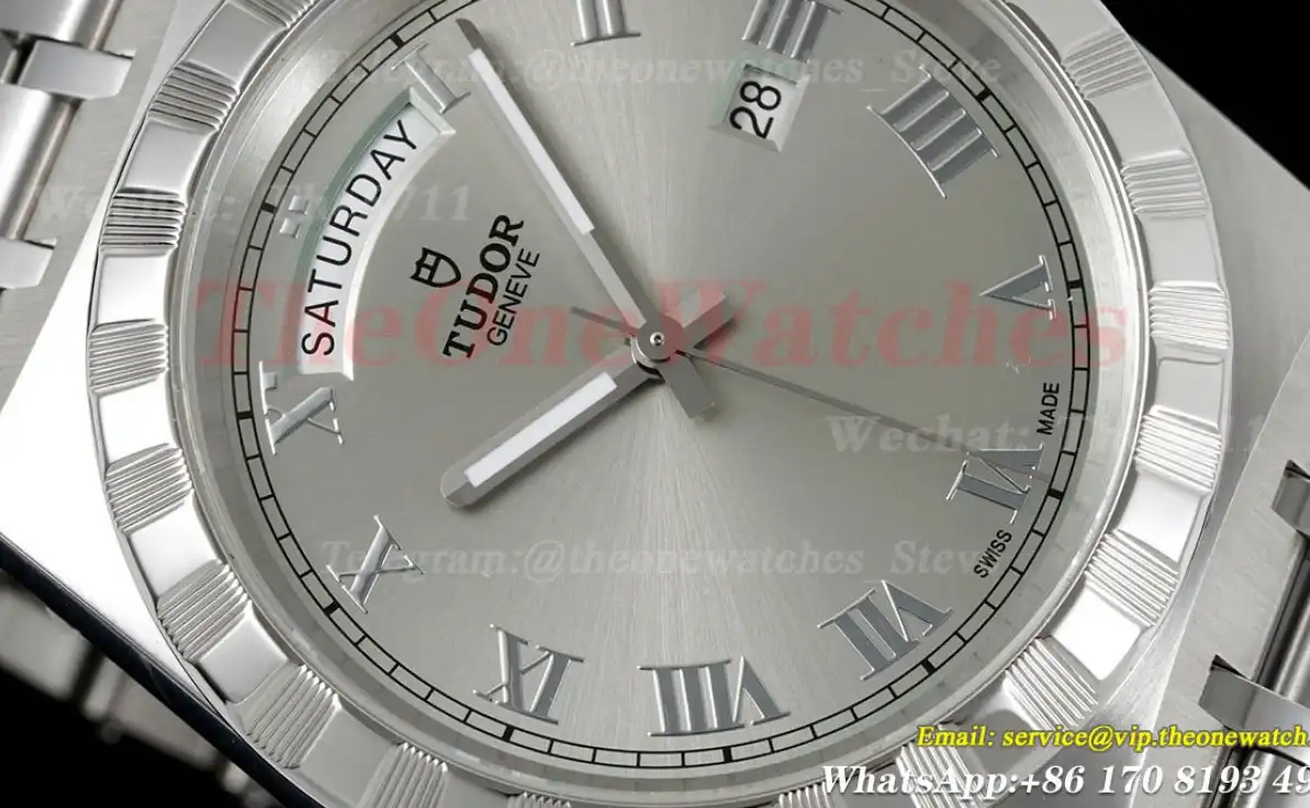 Royal Day-Date 41mm SS SS Silver Rmn V7F A2824