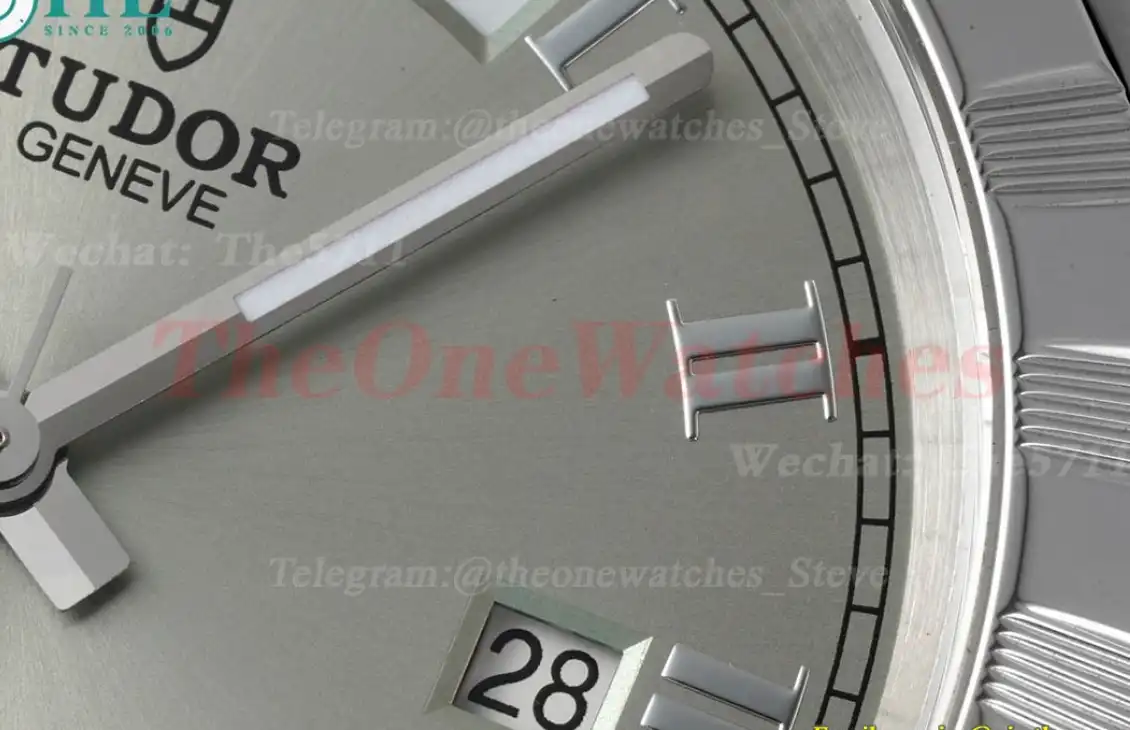 Royal Day-Date 41mm SS SS Silver Rmn V7F A2824