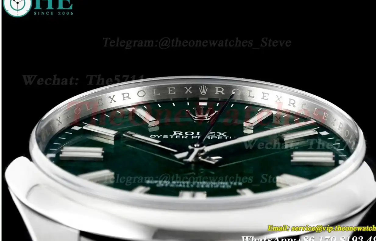 Oyster Perpetual 124300 41mm SS SS Green Stk Clean VR3230