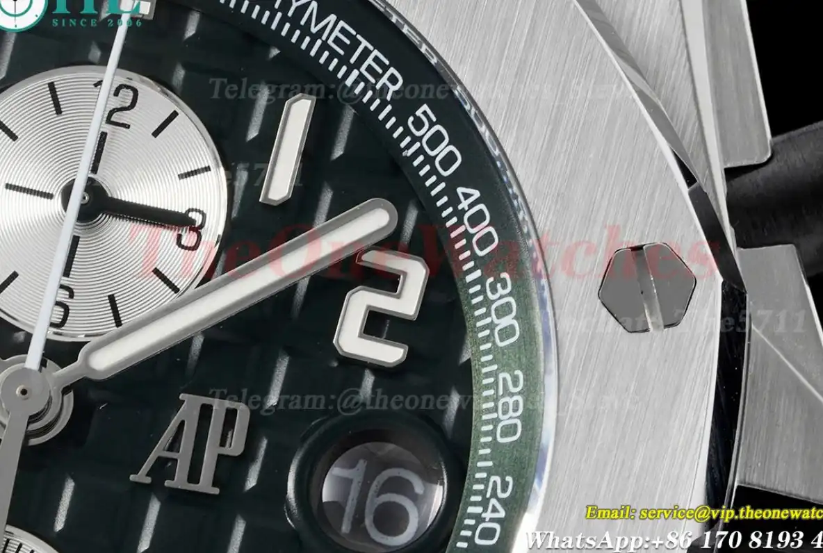 Royal Oak Offshore 42mm SS RU Grn Wht APF V2 A4404