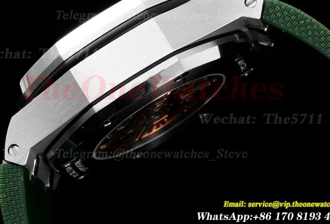 Royal Oak Offshore 42mm SS RU Grn Wht APF V2 A4404