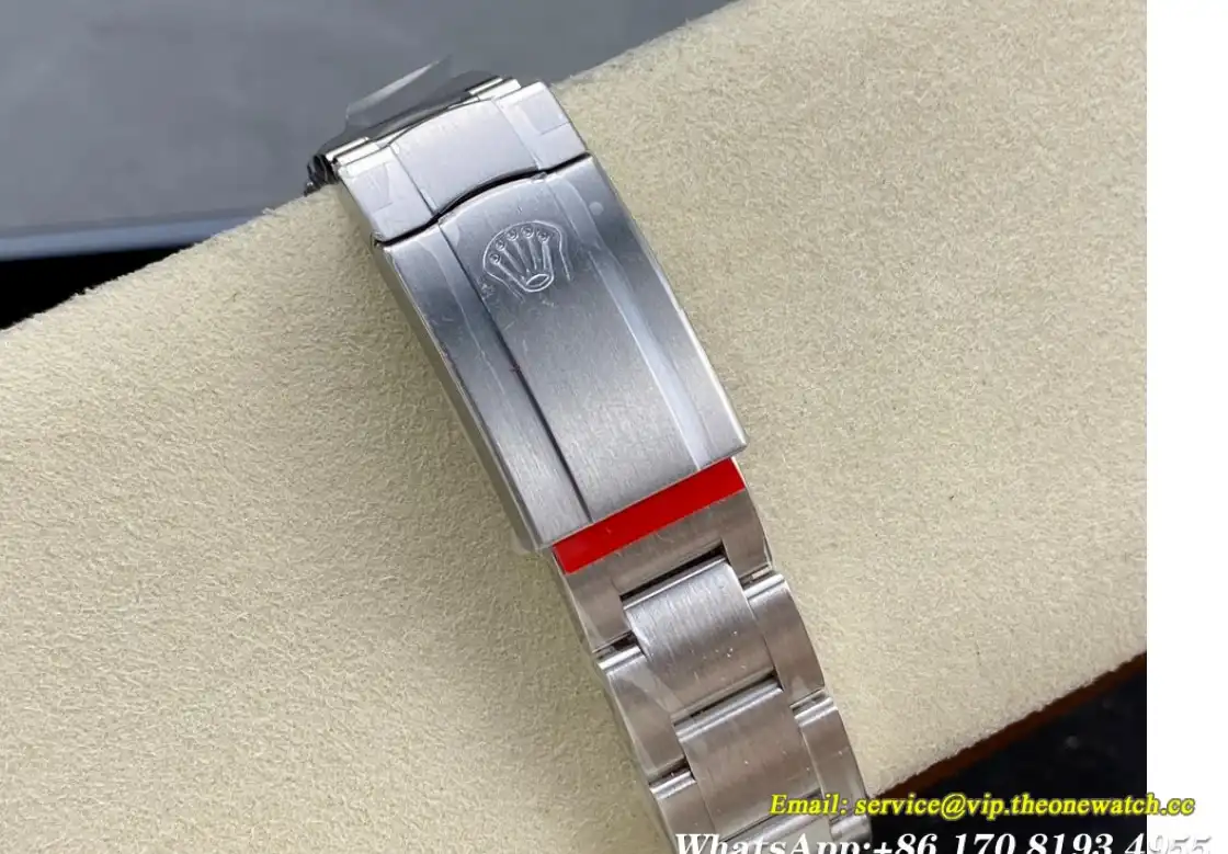 Oyster Perpetual 124300 41mm SS SS Red Stk Clean VR3230