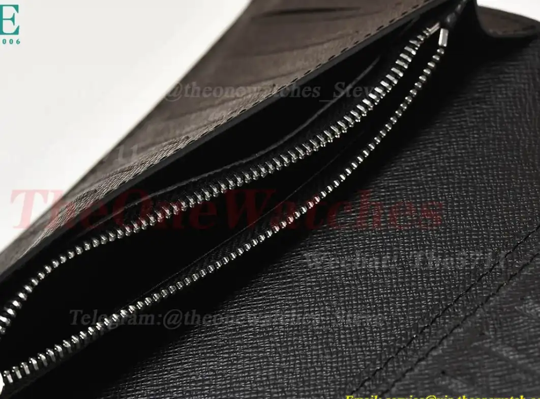 Louis Vuitton - Brazza Wallet Black M61697