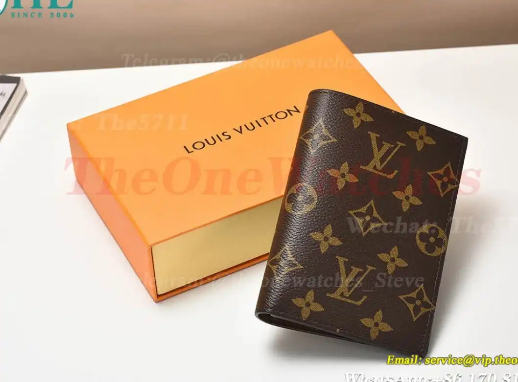 Louis Vuitton - Passport Cover M64502