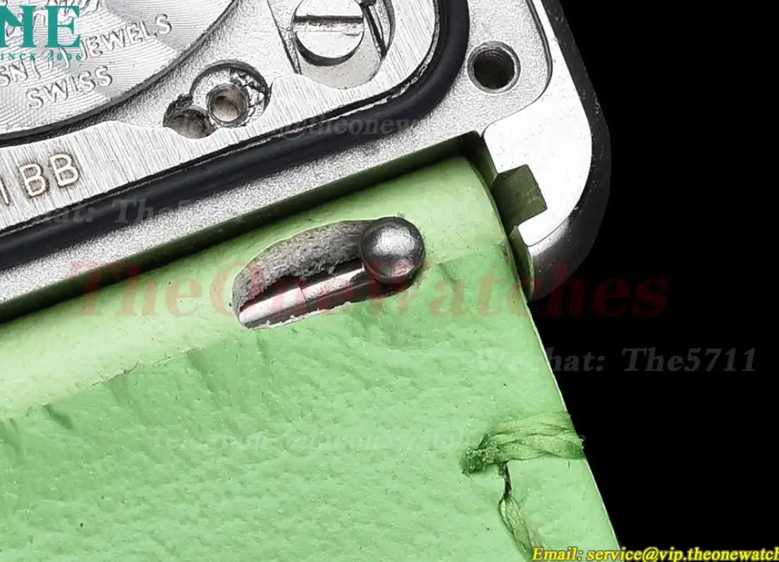 Tank Must Small SS LE White dial On Green Leather Strap K11F Quartz