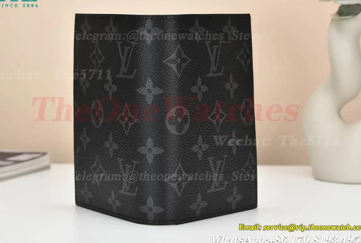 Louis Vuitton - Passport Cover M64501