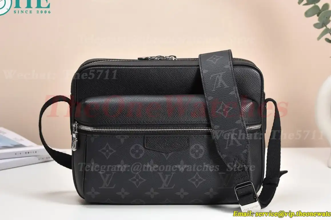 Louis Vuitton - Outdoor Messenger M30233