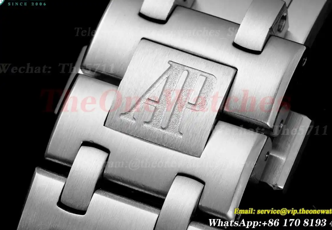 Royal Oak Offshore 42mm SS SS White Blk APF A7750