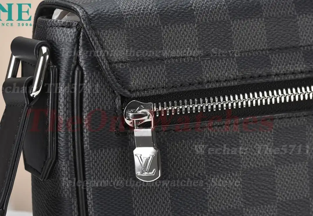 Louis Vuitton - District PM Messenger Bag M42710