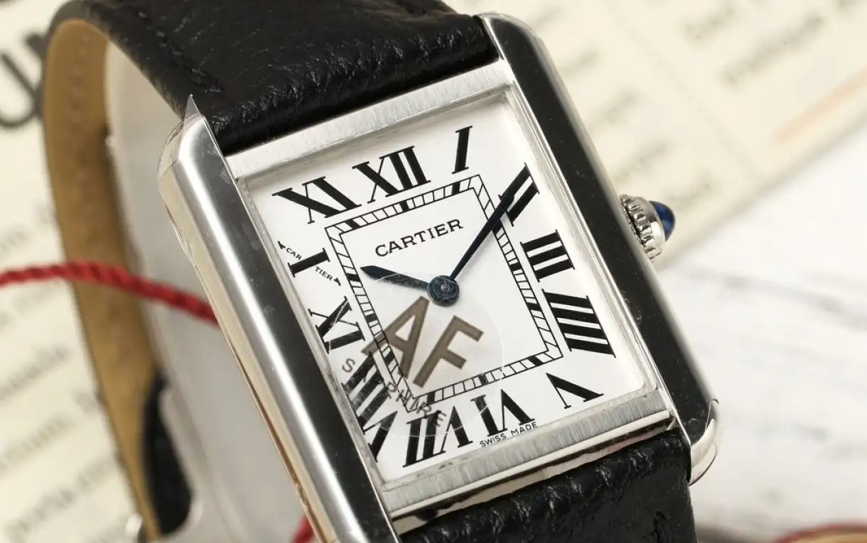 Cartier - Tank Solo 24.4mm White Dial on Lychee Grain Leather AF Quartz