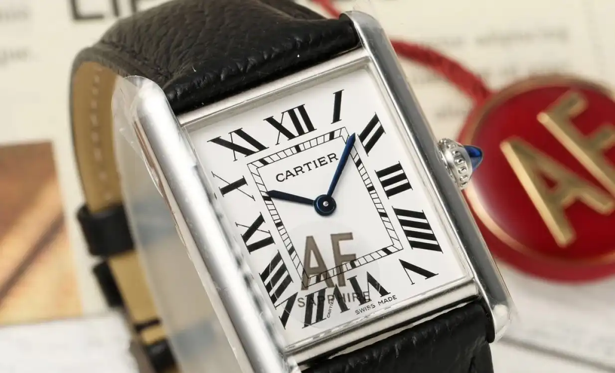 Cartier - Tank Must 25.5mm White Dial on Lychee Grain Leather AF Quartz