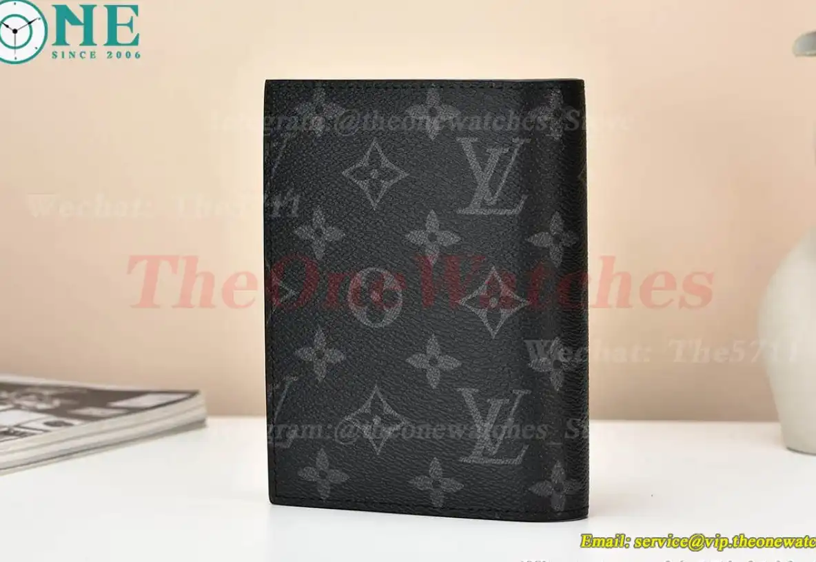 Louis Vuitton - Passport Cover M64501