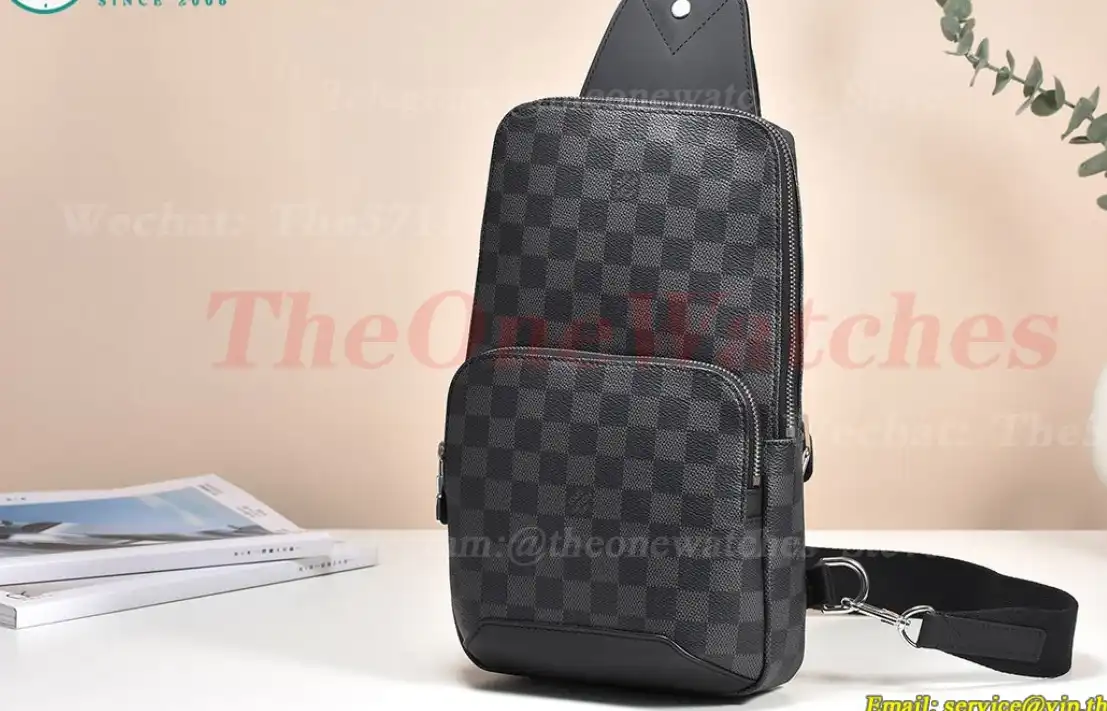 Louis Vuitton - Avenue Slingbag N41719