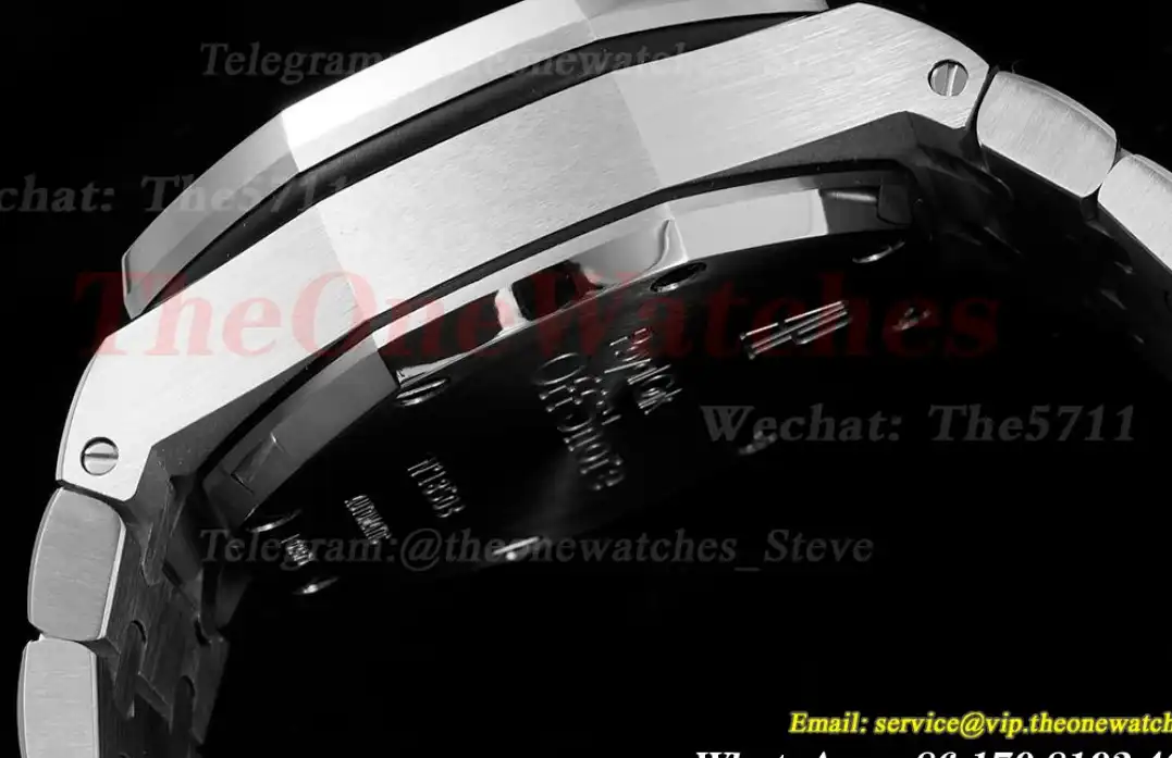 Royal Oak Offshore 42mm SS SS White Blk APF A7750