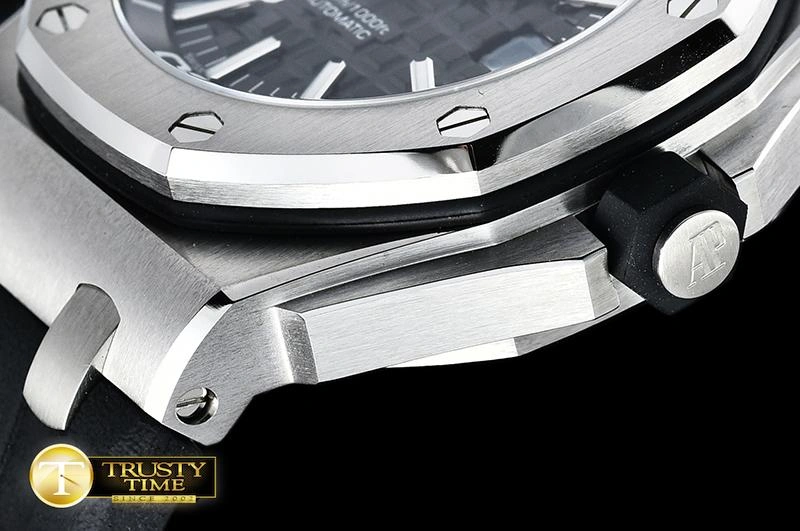 AP0566 – Royal Oak Offshore Diver