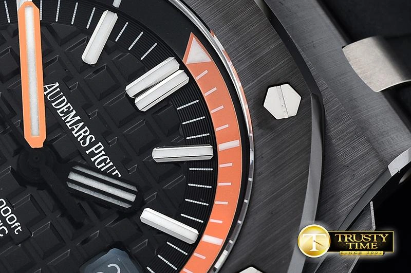 AP0572 -Royal Oak Diver