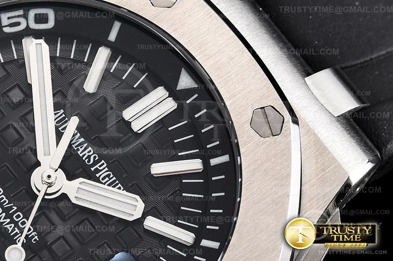 AP0592 – Royal Oak Offshore Diver