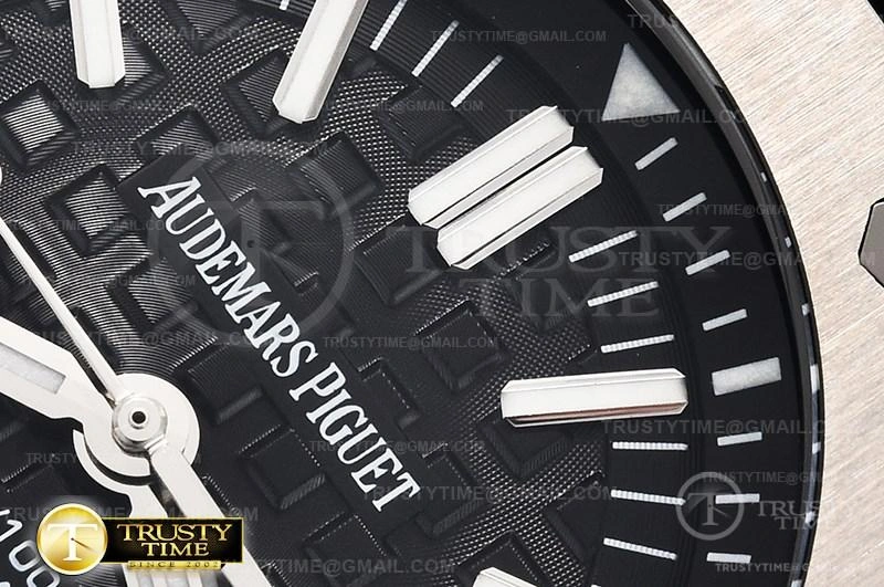 AP0592 – Royal Oak Offshore Diver