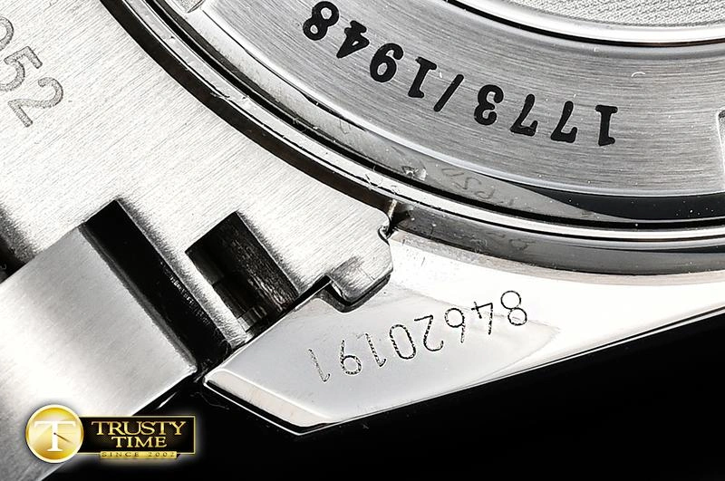 OMG0593 – Planet Ocean Liquid