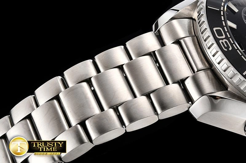 OMG0625A – Planet Ocean Chrono