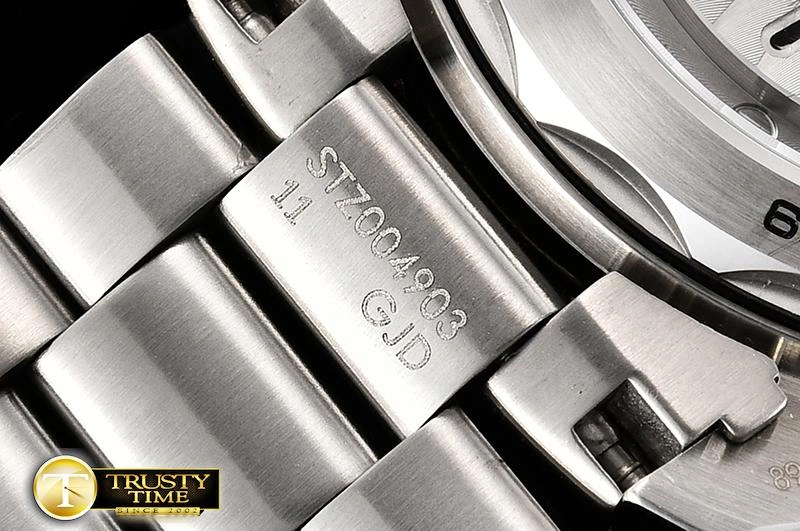 OMG0625A – Planet Ocean Chrono