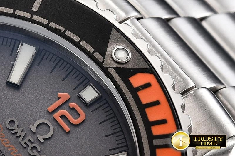 OMG0625C – Planet Ocean Chrono