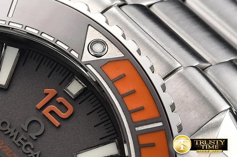 OMG0625E – Planet Ocean Chrono