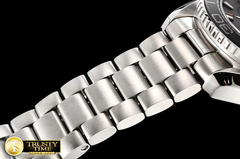 OMG0625E – Planet Ocean Chrono