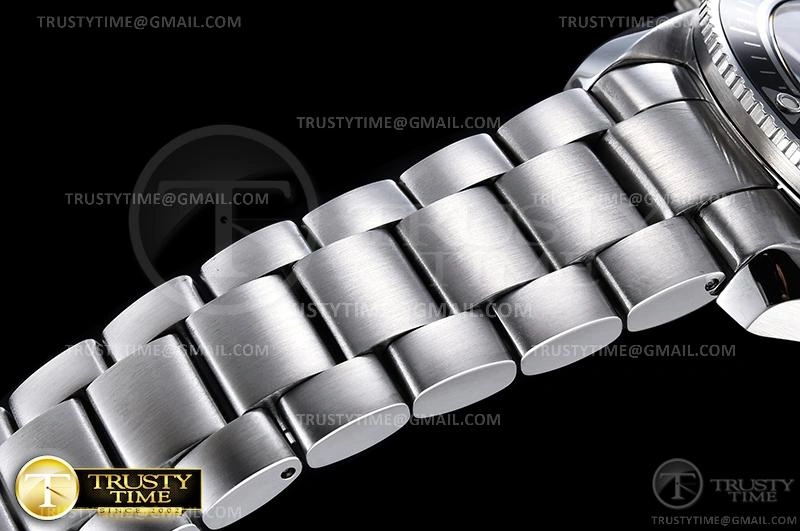 OMG0654 – Planet Ocean 42mm