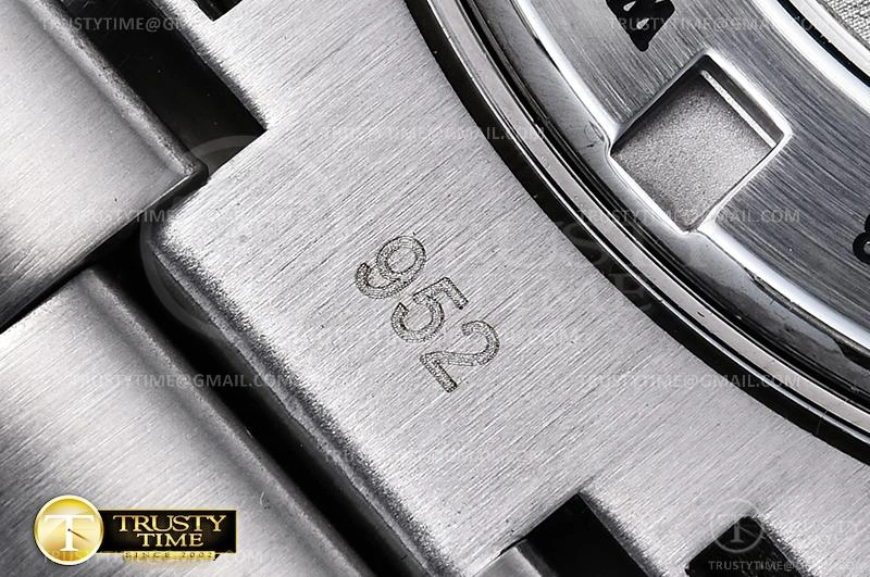 OMG0654 – Planet Ocean 42mm