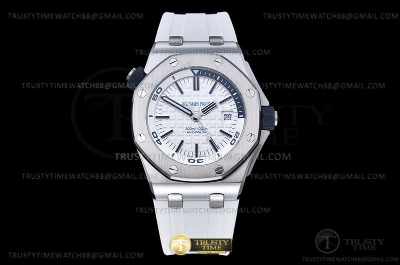 Royal Oak Diver 15707CE CER RU White APSF A3120