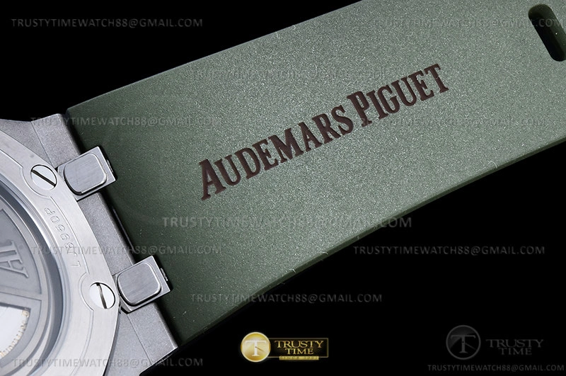 Cheap HOT Royal Oak Offshore Diver 15720 SS RU Grn APF A4308