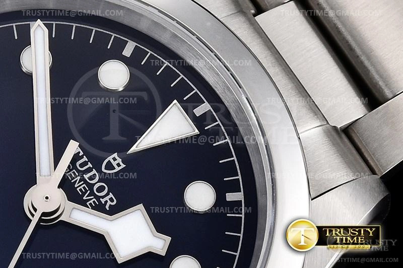 TUD070B – Heritage Black Bay