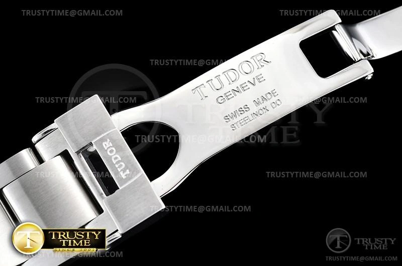 TUD070B – Heritage Black Bay