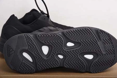 Superclone ADIDAS YEEZY BOOST 700 MNVN TRIPLE BLACK - FV4440 Trendsetting 8393