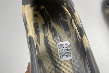 Pricetag-smart Adidas Yeezy Foam RNNR MXT Moon Gray GV7904 UrbanStyle 6666