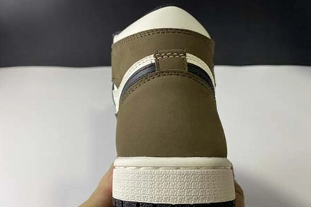 High-tier replica Air Jordan 1 High OG “Dark Mocha” 555088-105 Trendy 3893