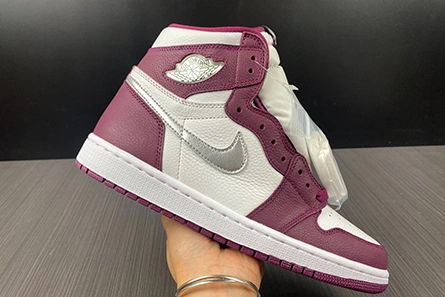 Affordable Air Jordan 1 High OG Volt Gold 555088 118 Bold 7818
