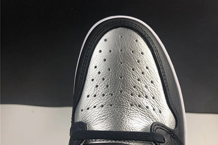 Accessible luxury Air Jordan 1 High OG WMNS “Silver Toe” CD0461-001 DailyWear 2279