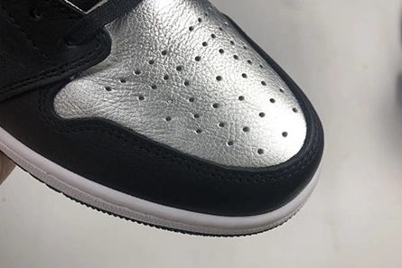 Accessible luxury Air Jordan 1 High OG WMNS “Silver Toe” CD0461-001 DailyWear 2279