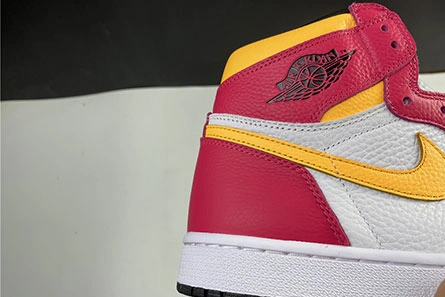 Modestly priced Air Jordan 1 High OG“Light Fusion Red” 555088-603 EasyMatch 7504