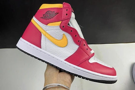 Modestly priced Air Jordan 1 High OG“Light Fusion Red” 555088-603 EasyMatch 7504
